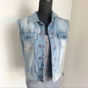 American Ragg  cut off sleeves Jean jacket.